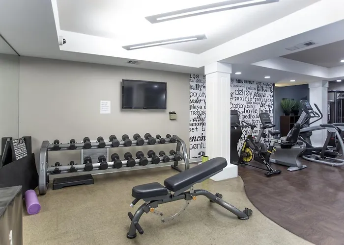 Beverly Hills Chic 2 Bed 2Bath With Patio And Parking 309
