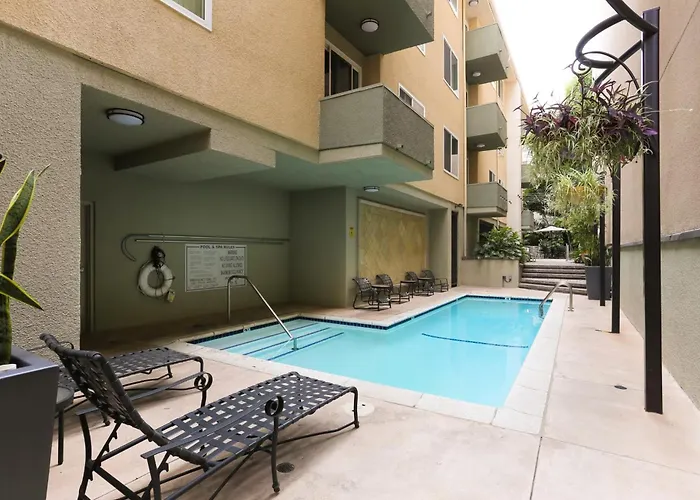 Beverly Hills Midle City 1 Bedroom Apt With Parking 202