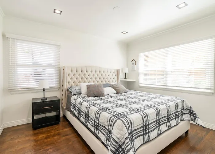 Cozy Suite Near Universal Studios
