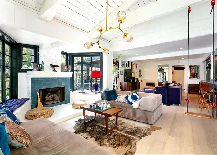 Luxury Canyon Escape - Stunning 3-Bedroom, 2-Bath Sanctuary
