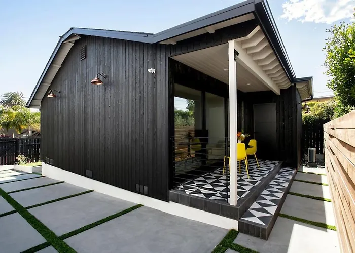 Westminster Bungalow - Front House With Private Entrance