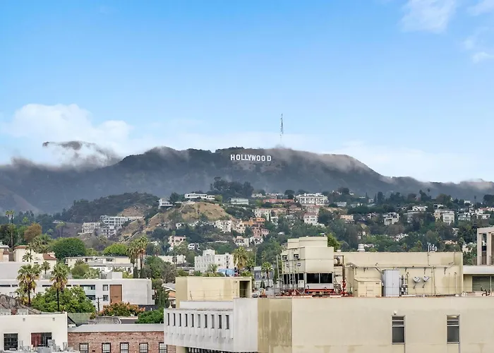 View Of Hollywood Sign Studio, Free Parking