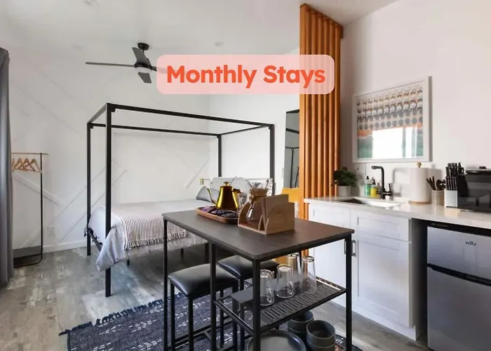 Sleek Luxury Studio With Patio Lax & Beach Access