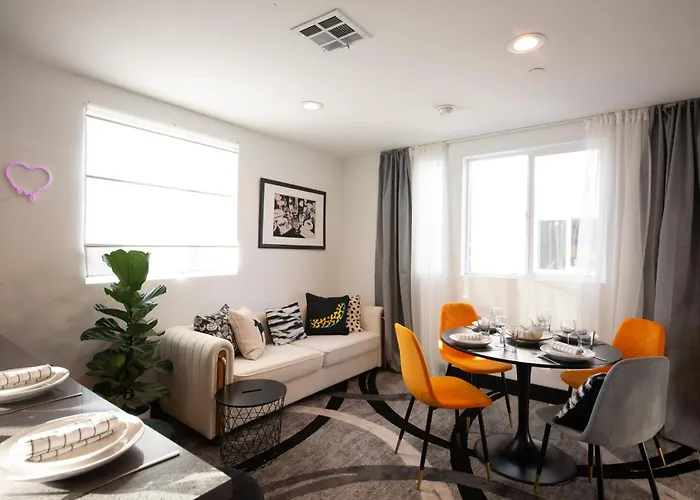Spacious Luxury Villas In The Heart Of La! Free Parking And Jacuzzi