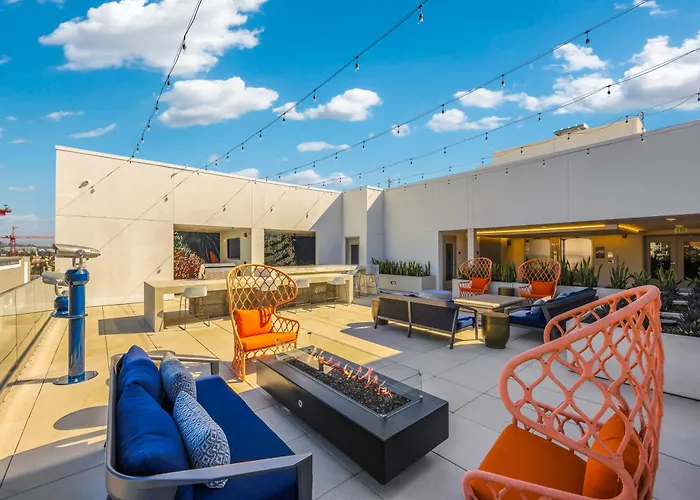 One Lux Stay Hollywood View La Suites