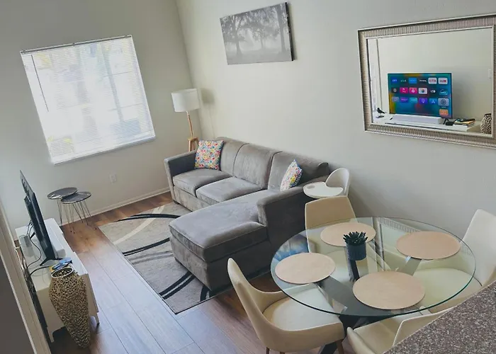 Alex\'S Apartment