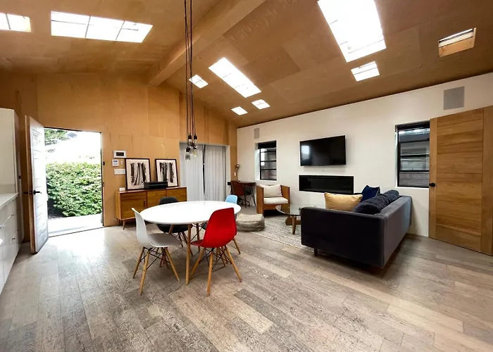 Venice Beach Bungalow By Artspace Locations