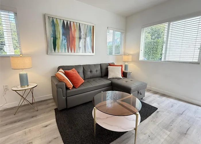 Muirfield Chic City Bungalow With Parking