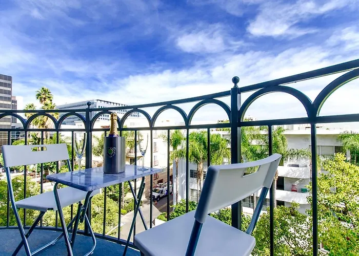 Beverly Hills Adjacent 2-Bedroom Penthouse