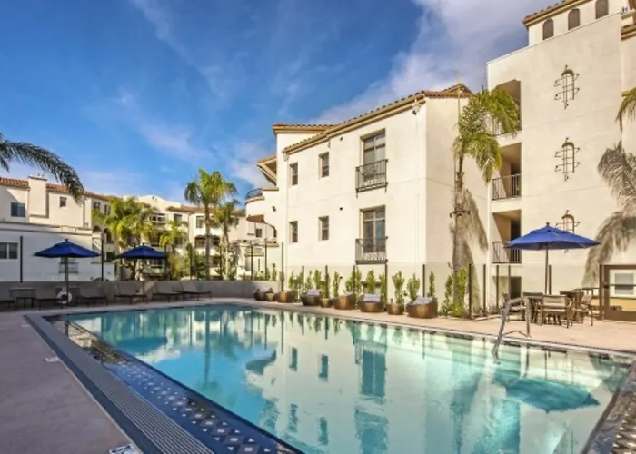 Global Luxury Suites At Tiverton Ave