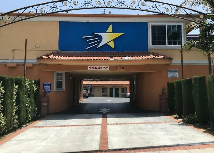 Starlight Inn La Brea