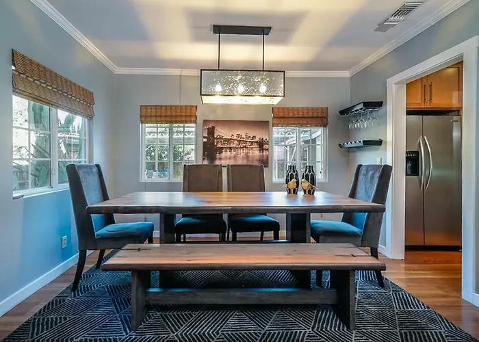 Stylish 2 Bed & 2 Bath At The Heart Of Hollywood With Free Parking - One Car Only