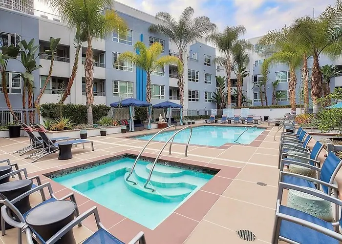 Amazing Apartments Near The Grove