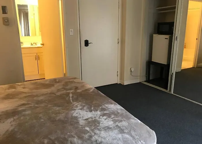Budget Beverly Hills Suites