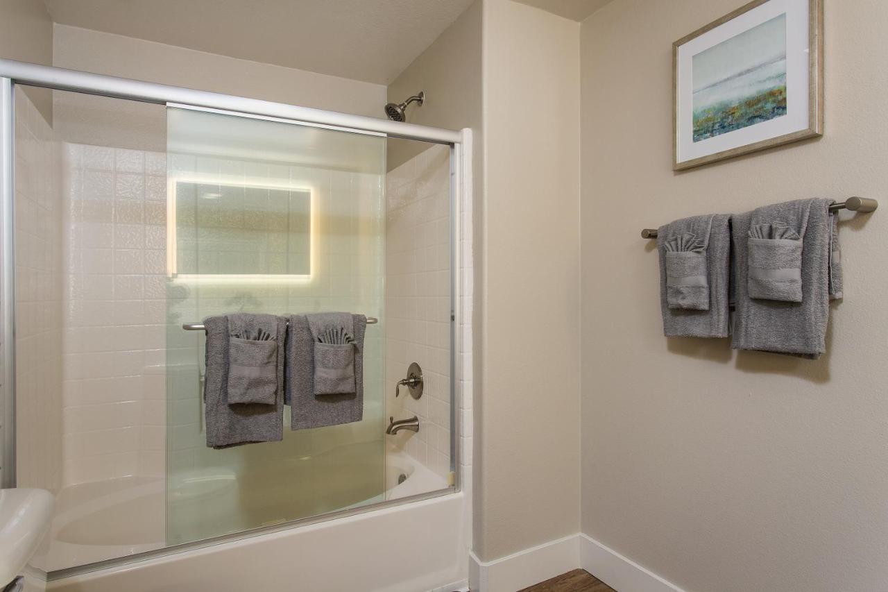 Westwood Luxury Suites Aparthotel