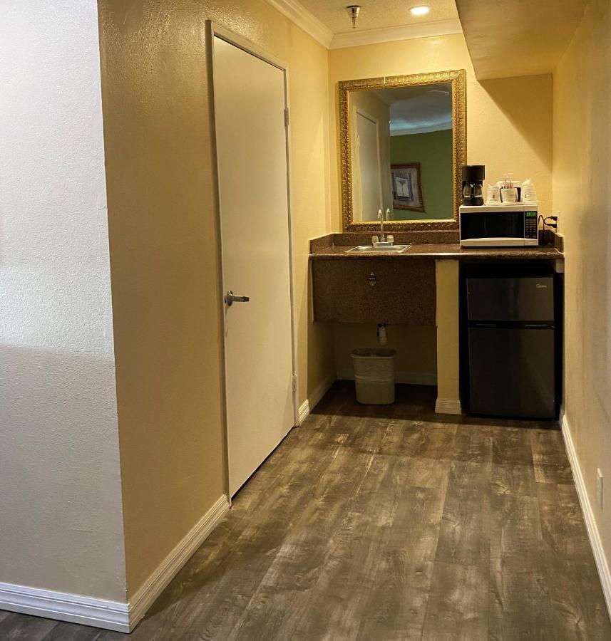 Travelodge By Wyndham Chatsworth 2*