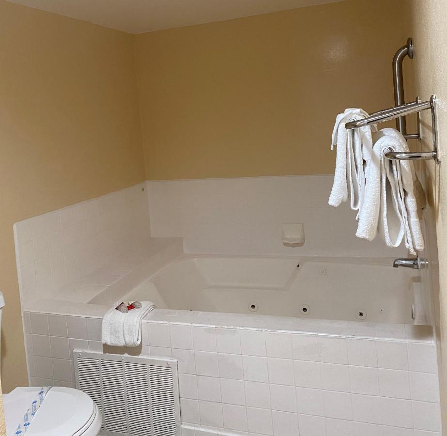 Travelodge By Wyndham Chatsworth Hotel 2*