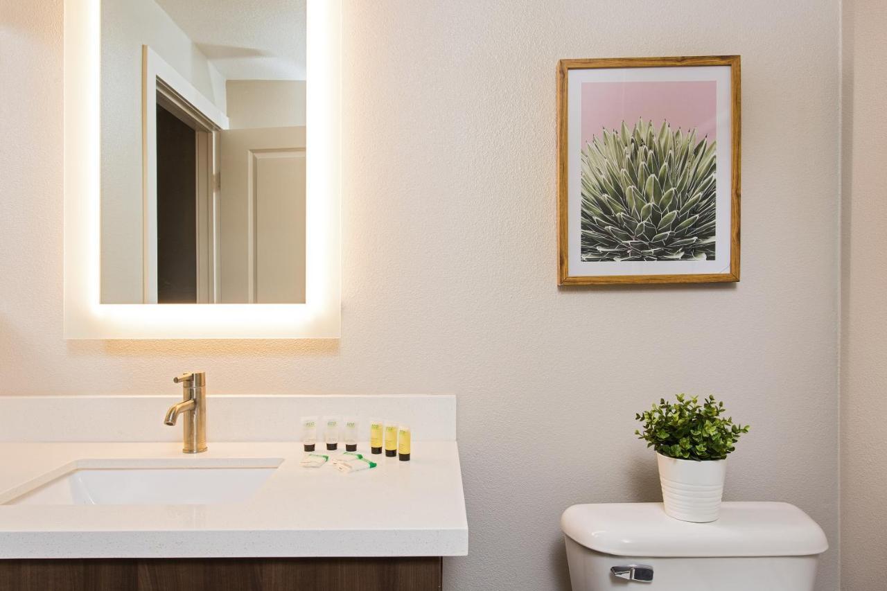 Aparthotel Downtown La Luxury Suites *