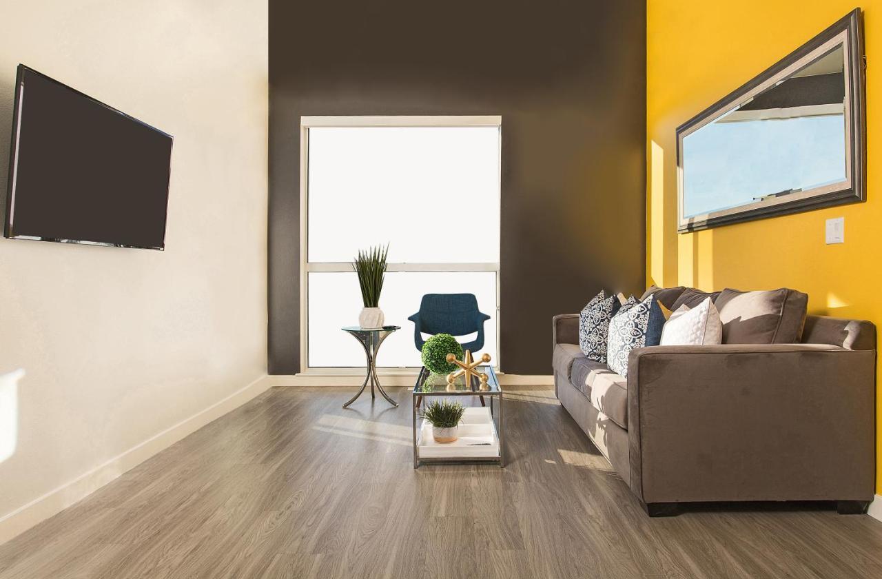Aparthotel Downtown La Luxury Suites *