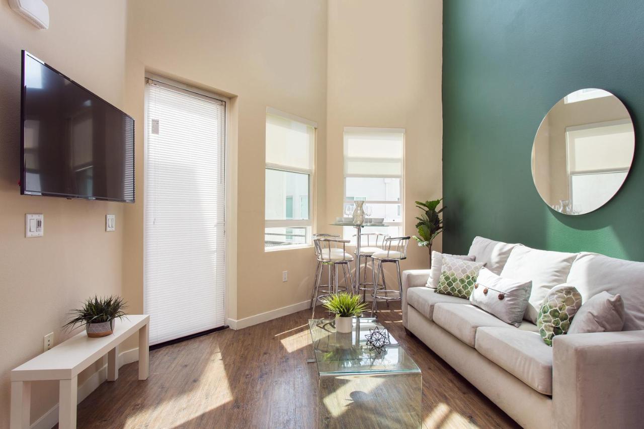Aparthotel Downtown La Luxury Suites
