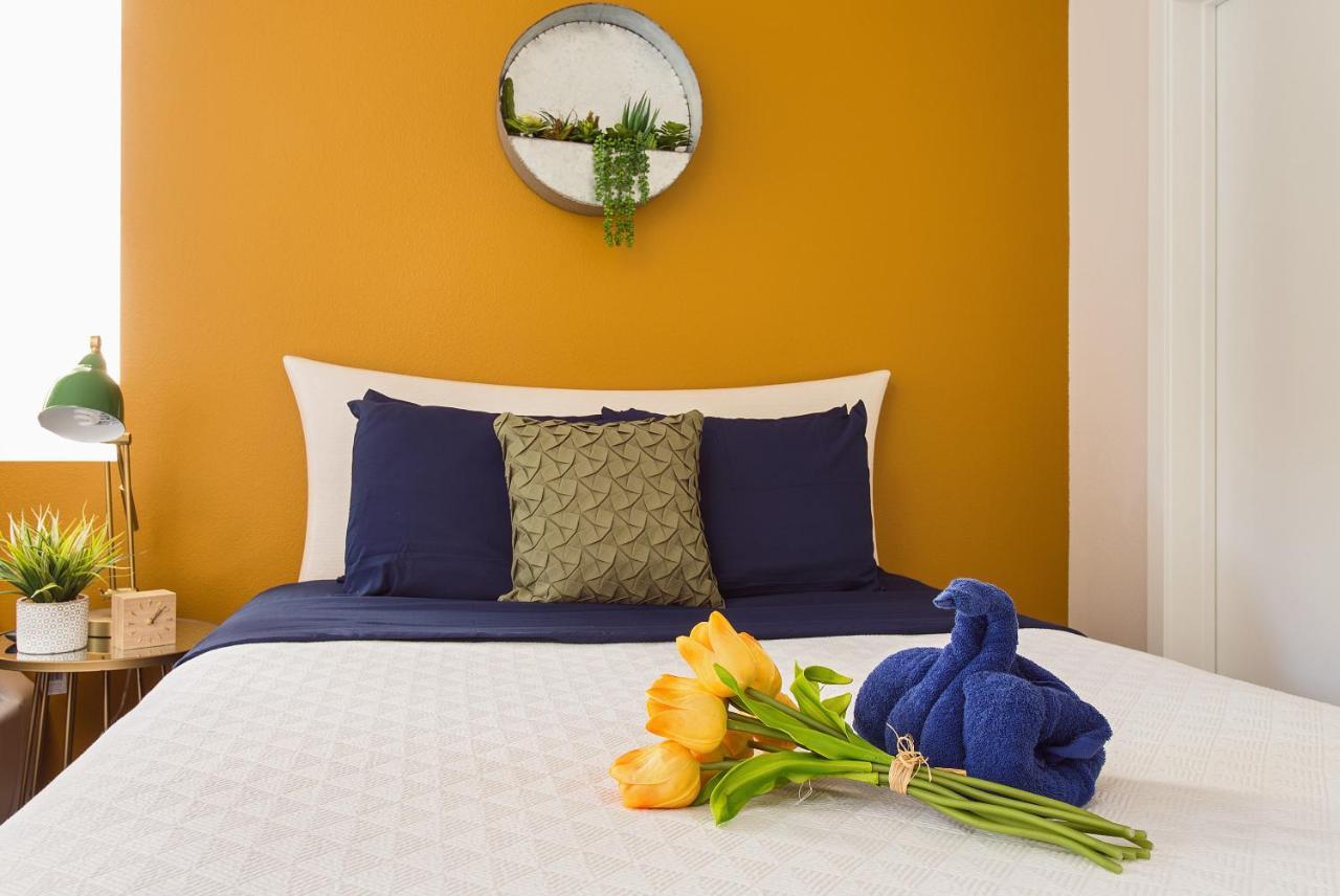 Aparthotel Downtown La Luxury Suites *