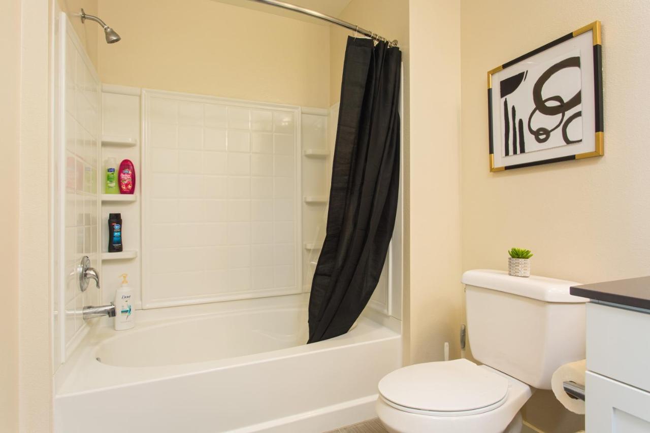 Hollywood Ultimate Suites *