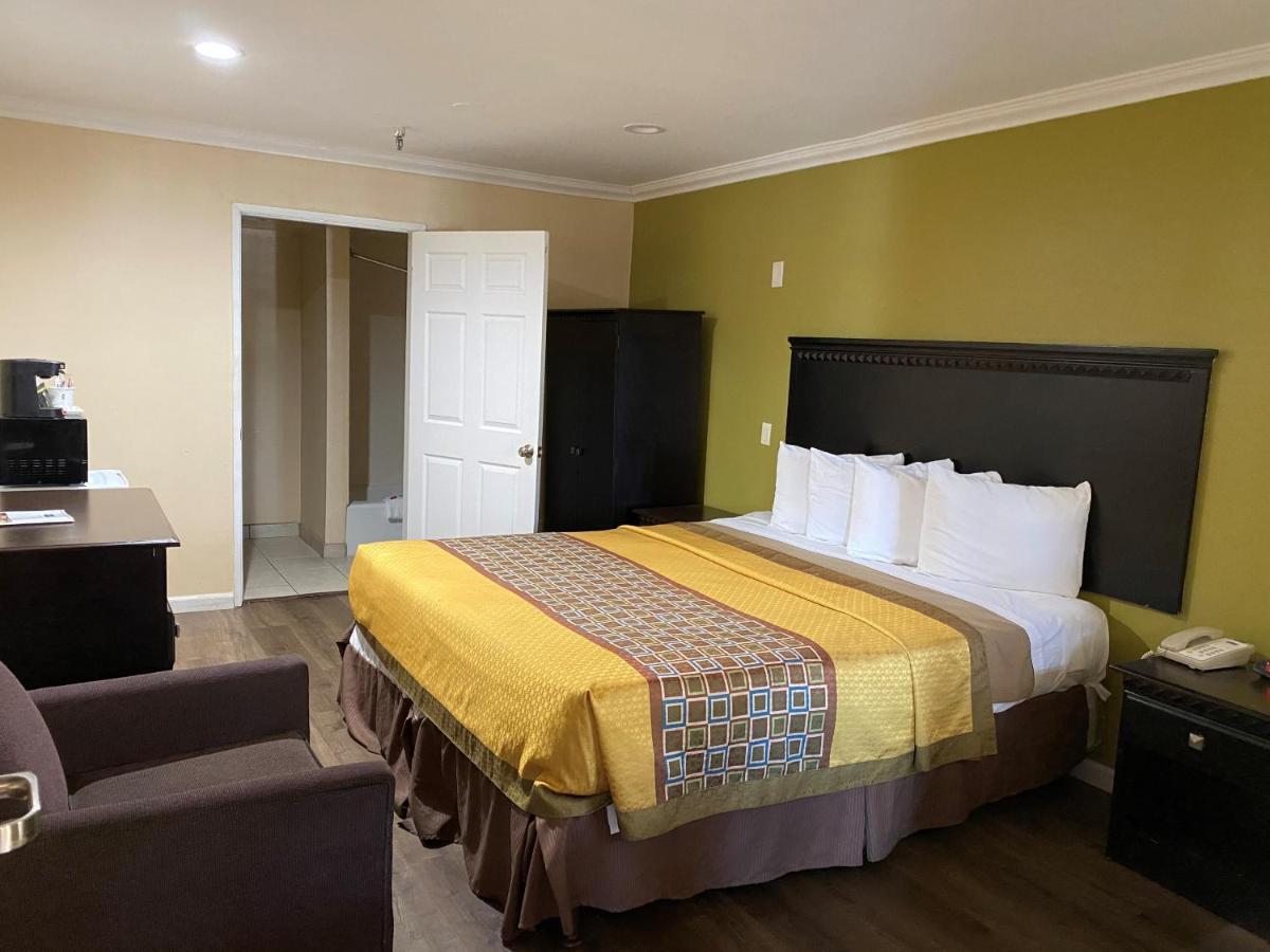 Hotel Travelodge By Wyndham Chatsworth 2*