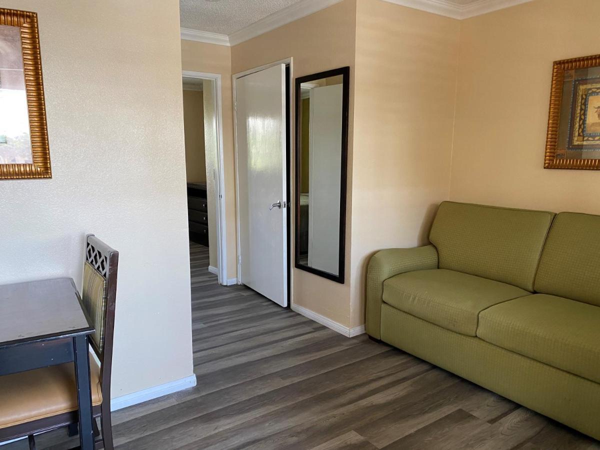Hotel Travelodge By Wyndham Chatsworth 2*