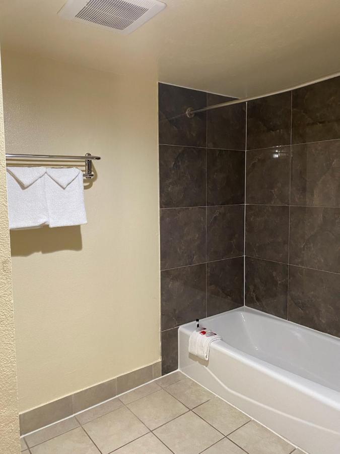 Travelodge By Wyndham Chatsworth Hotel Los Angeles