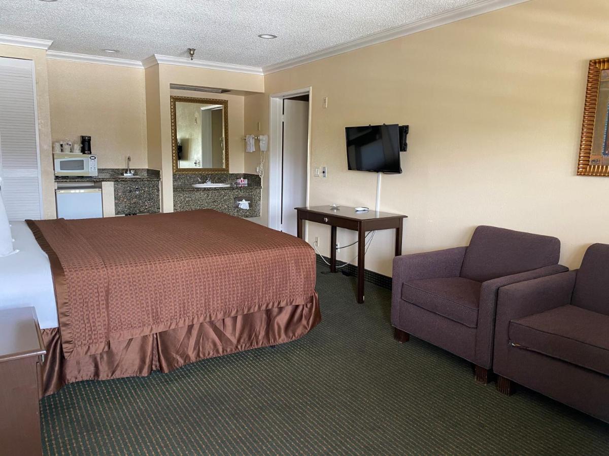 Travelodge By Wyndham Chatsworth 2*