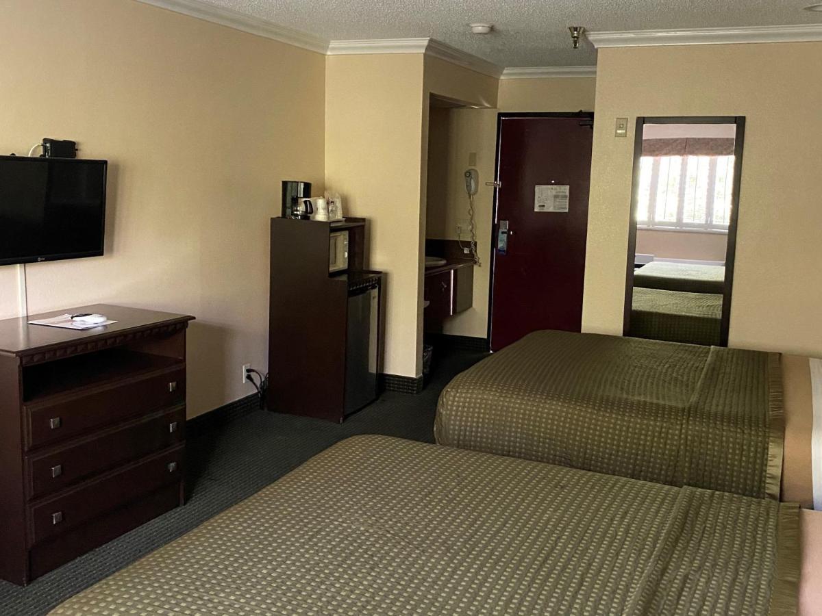 Travelodge By Wyndham Chatsworth Hotel Los Angeles