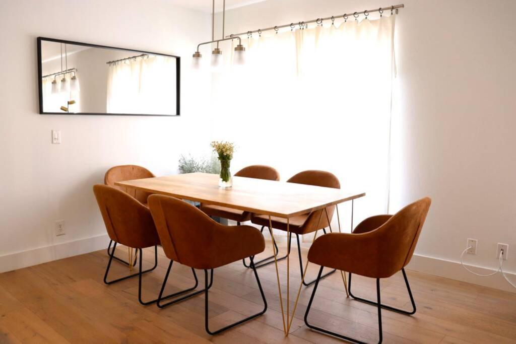 Heart Of West Hollywood Modern 2 Bedroom 2 Bath *
