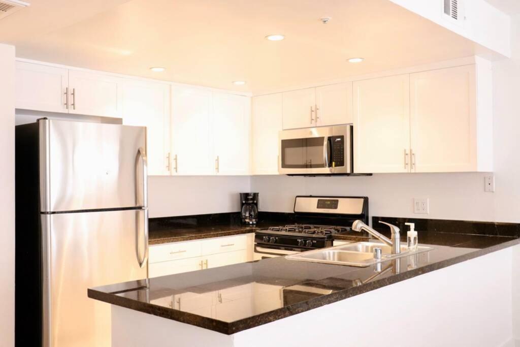 Heart Of West Hollywood Modern 2 Bedroom 2 Bath Los Angeles