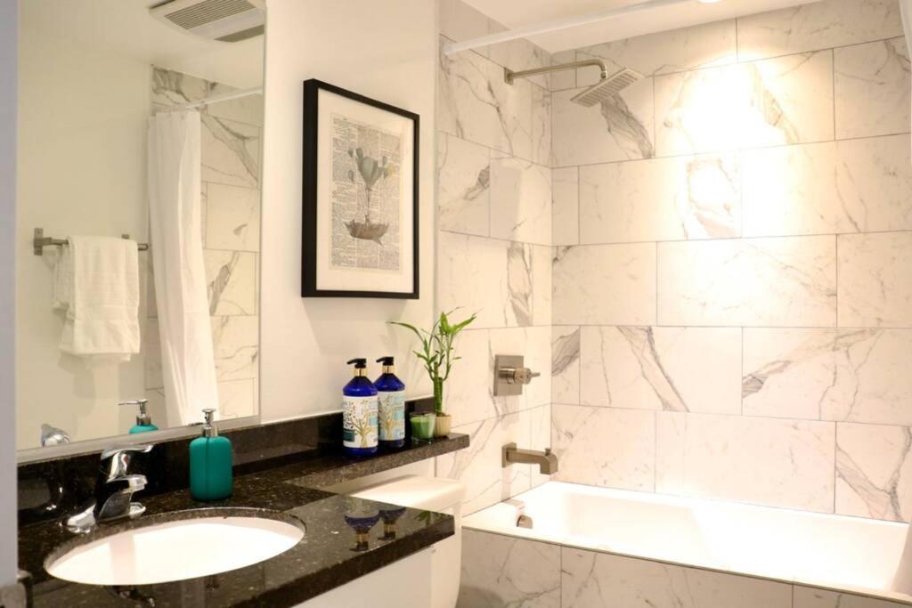 Heart Of West Hollywood Modern 2 Bedroom 2 Bath * Los Angeles