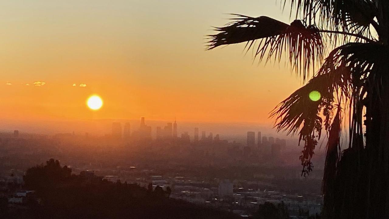 Hollywood Hills Jetliner Views At 1080 Hollywood * Los Angeles