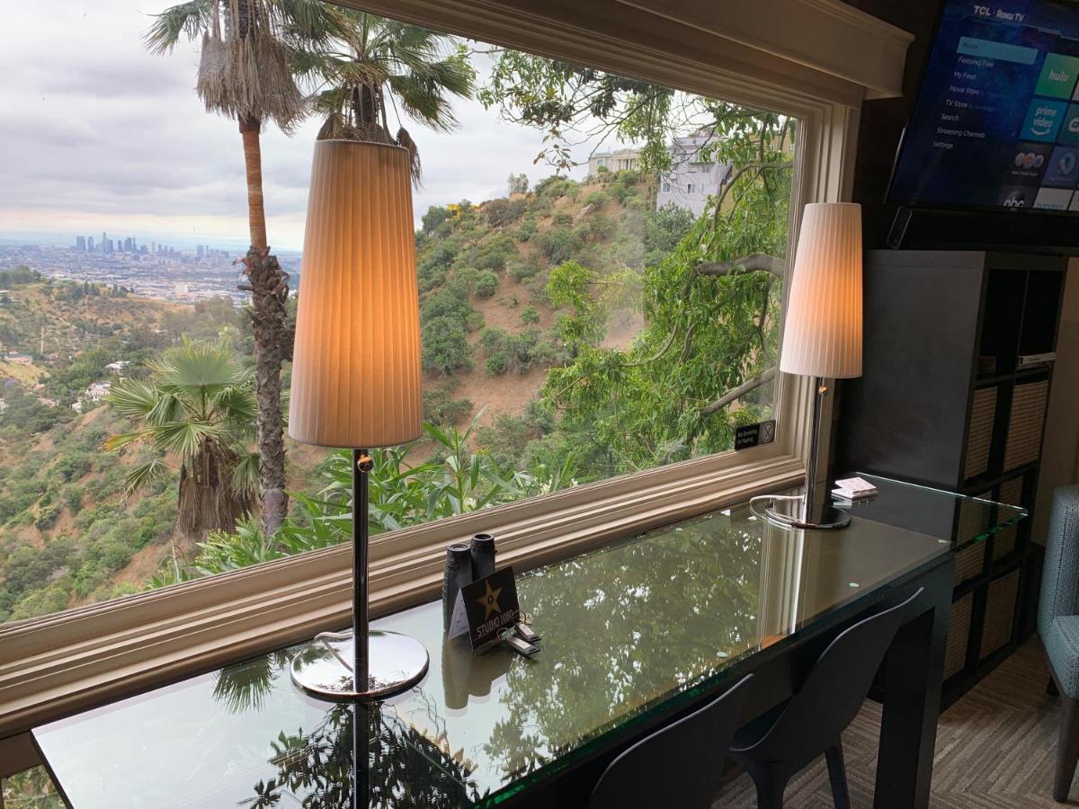 Hollywood Hills Jetliner Views At 1080 Hollywood *