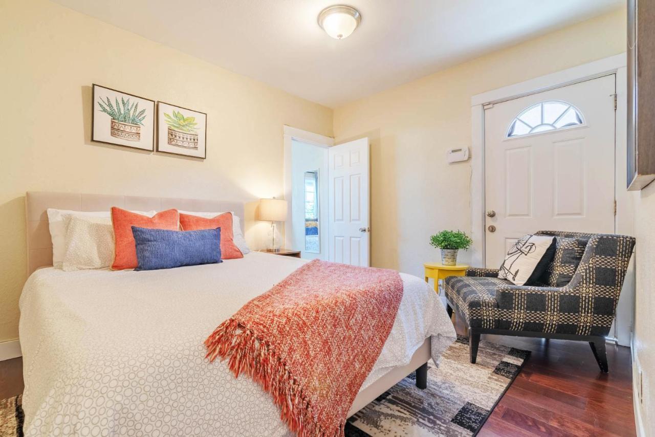 Beautifully Decorated Leimert Park Close To Usc And Lax Holiday home Los Angeles