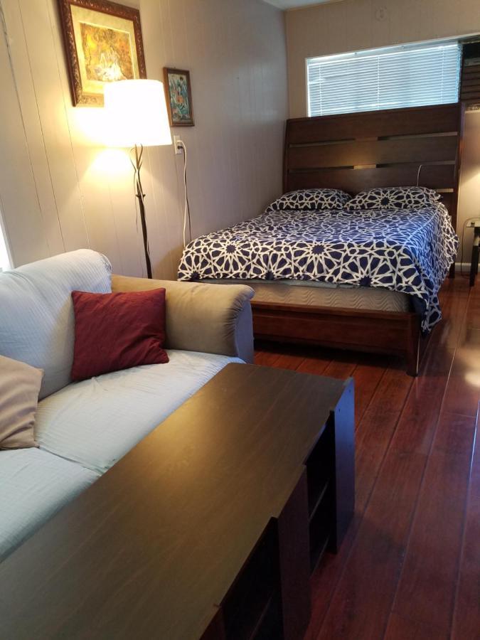 Woodland Hills Priced * Los Angeles