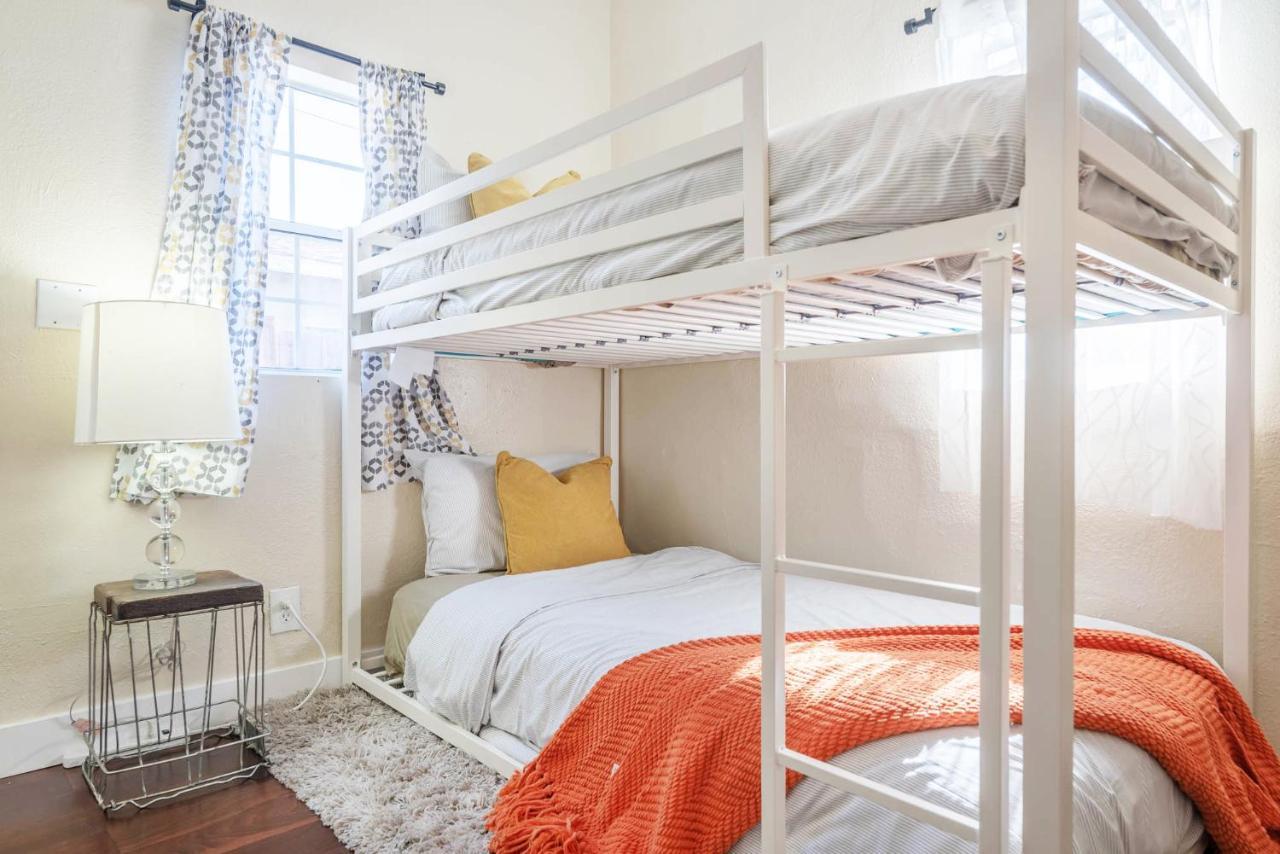 Beautifully Decorated Leimert Park Close To Usc And Lax Los Angeles