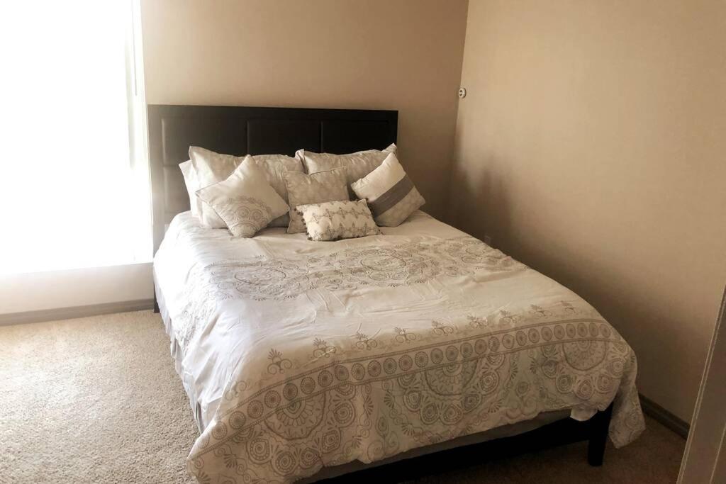 Apartment Stylish & Comfy Steps To Beach Balcony Pkg Los Angeles