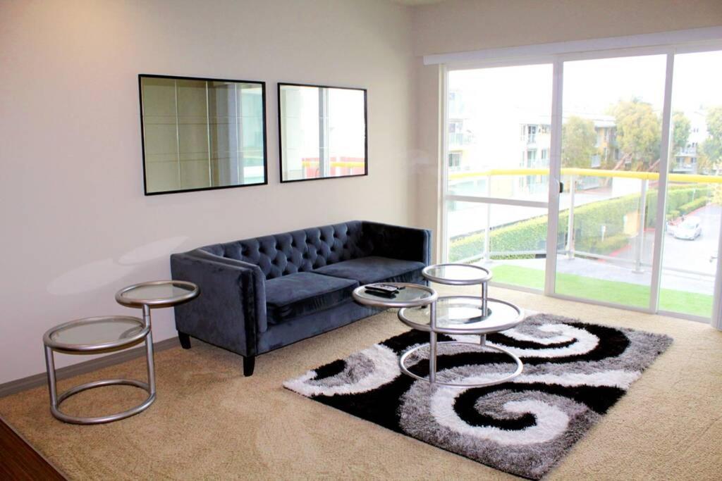 Apartment Stylish & Comfy Steps To Beach Balcony Pkg Los Angeles