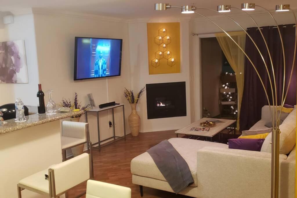 Lovely 2 Bedroom Near The Heart Of Hollywood *