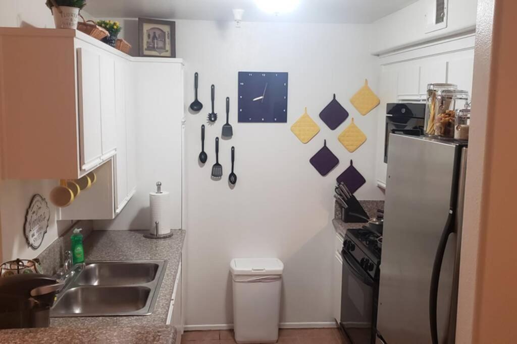 Lovely 2 Bedroom Near The Heart Of Hollywood