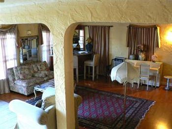 Del Flores Hotel 2*