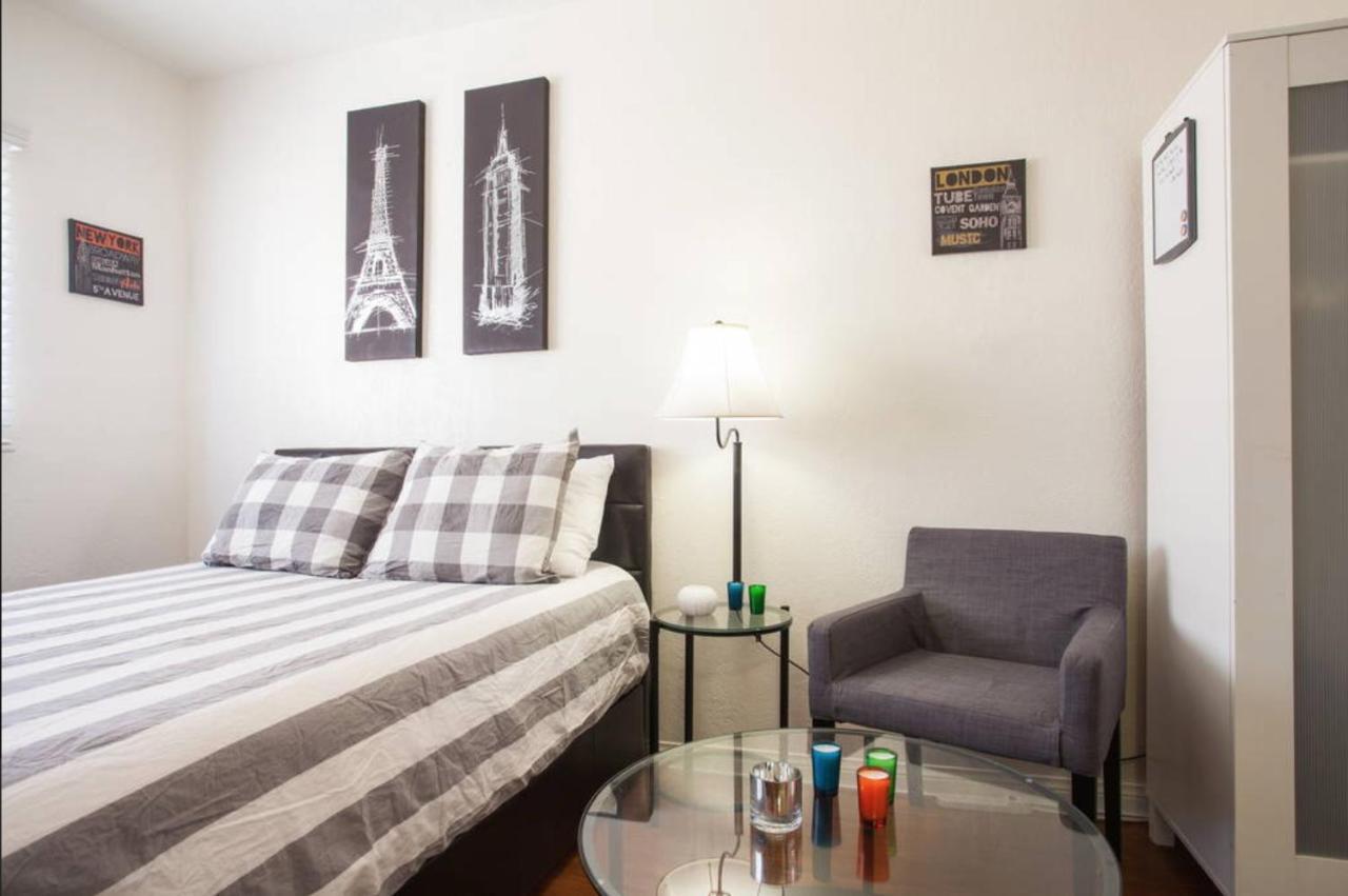 Hollywood Deluxe Suites *