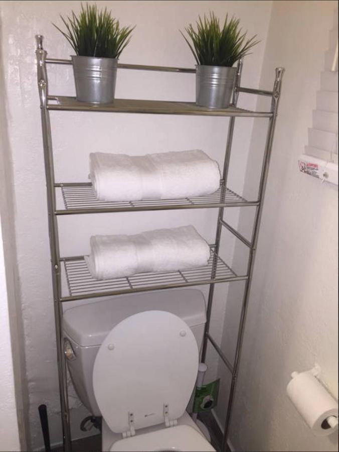 Hollywood Deluxe Suites Aparthotel