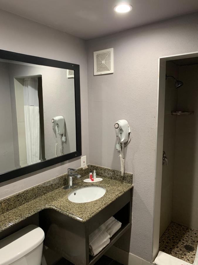Hotel Skyways 2*