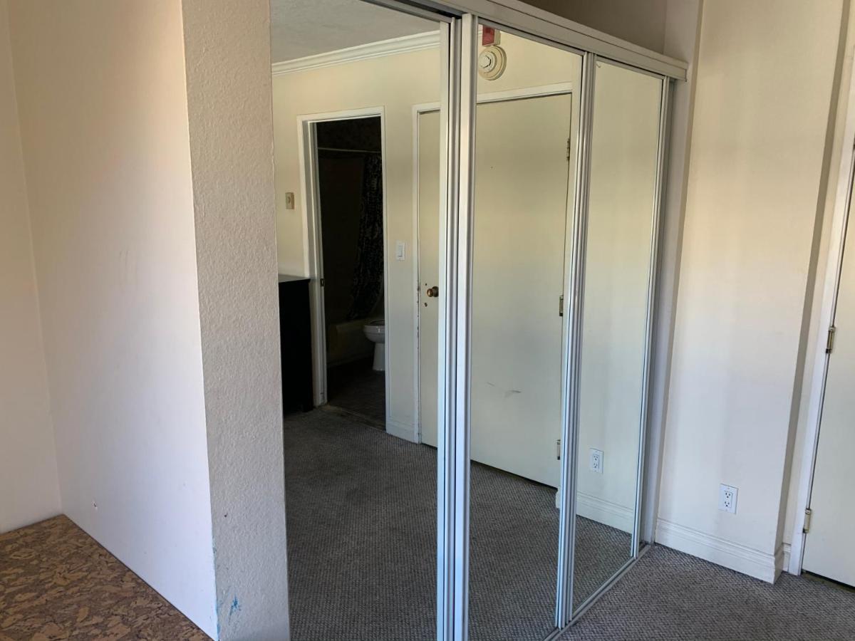 Large With Walk In Closet- C18 3* Los Angeles