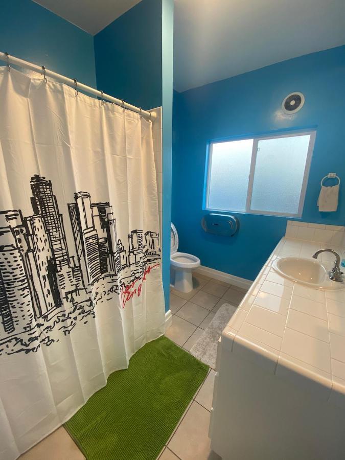 Hospedagem domiciliar Private Angeles - Free Wifi, Ac, Tv, Private Fridge, Kitchen, Near Usc - Exposition Park - Usc Memorial Coliseum - Banc Of California Bmo Stadium - Downtown Angeles Dtla - Of Southern California Usc!! *