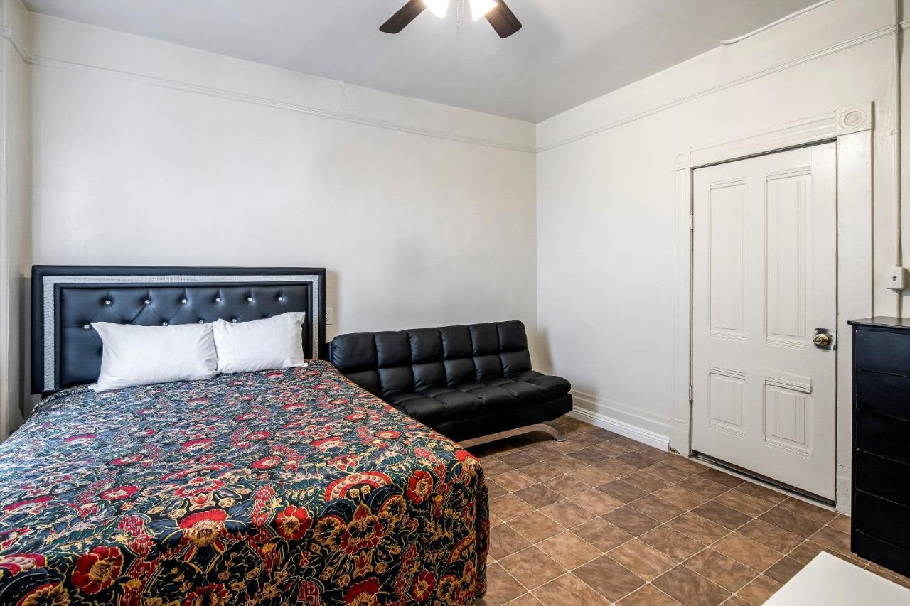 Mariachi Plaza Motel Los Angeles